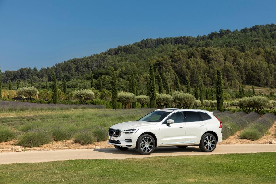  Volvo XC60 T8 Inscription 2017 года  (WW) (фото 16 из 40)